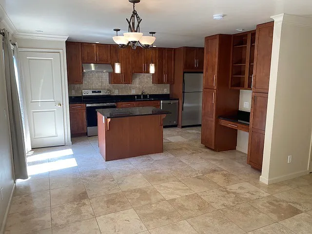 2 bed, 1100 sqft, $3,200 — Photo 4