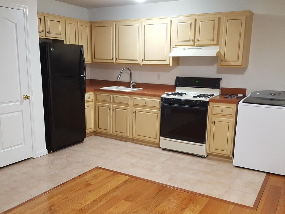 1st image of 75 Essex Dr