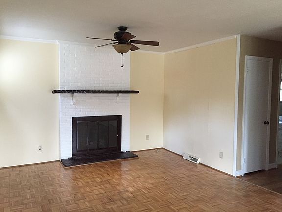 3rd image of 2603 Woodview Dr
