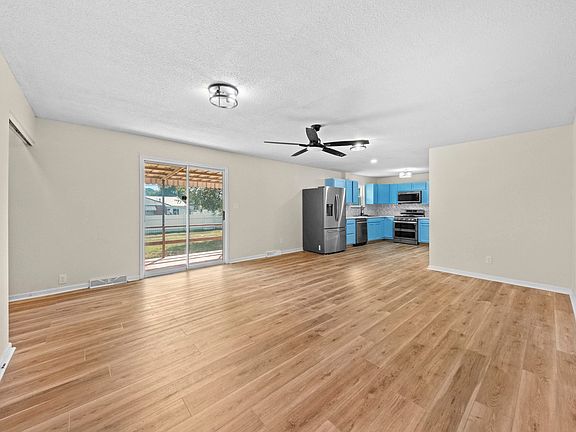 5th image of 418 Delaware St