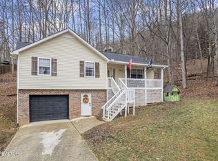 583 Hilltop Dr, Jacksboro, TN 37757