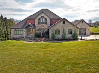 9 Hawthorne Ln, Irwin, PA 15642