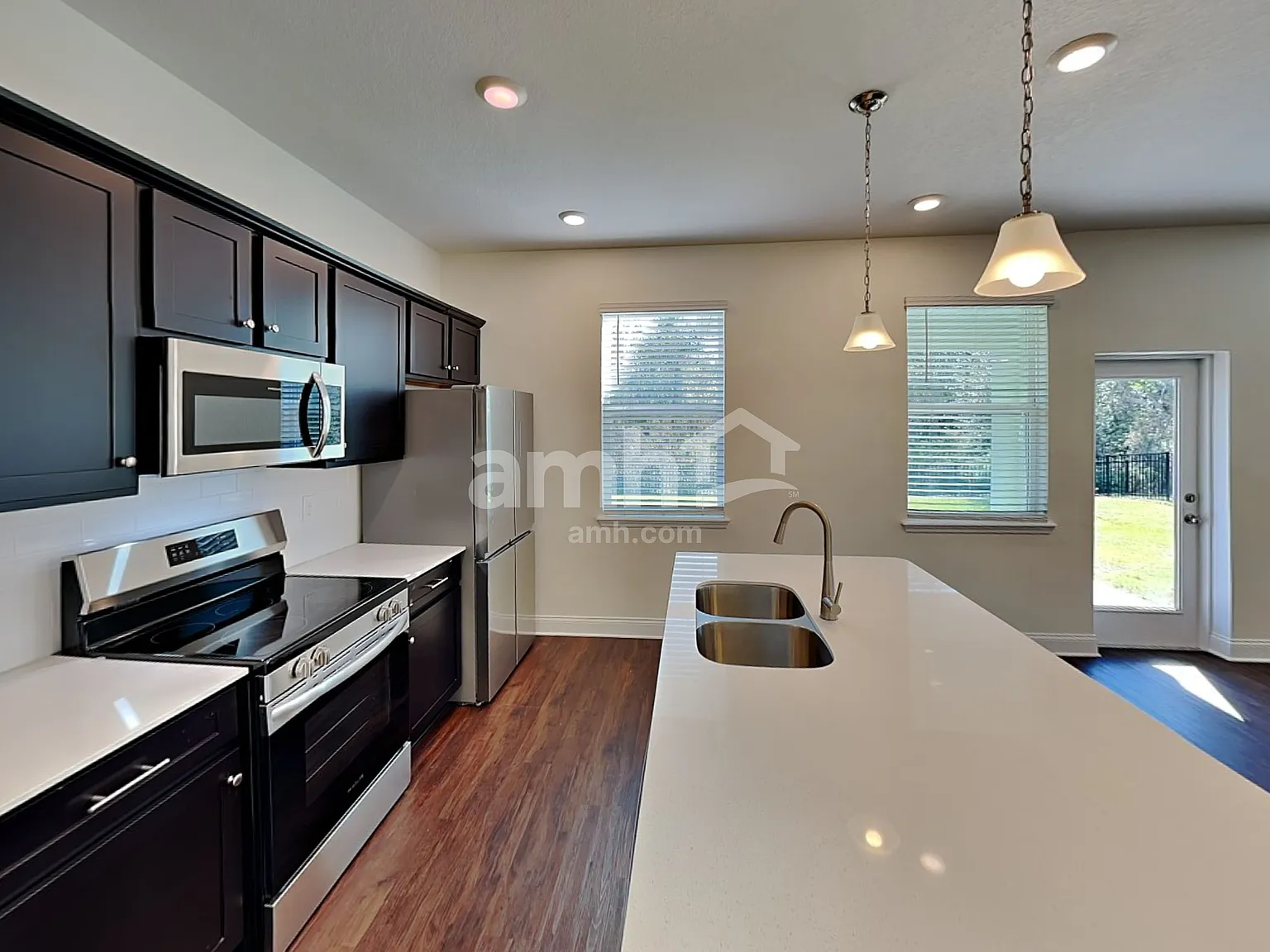 3 bed, 2.5 bath, 1685 sqft, $2,230 — Photo 4
