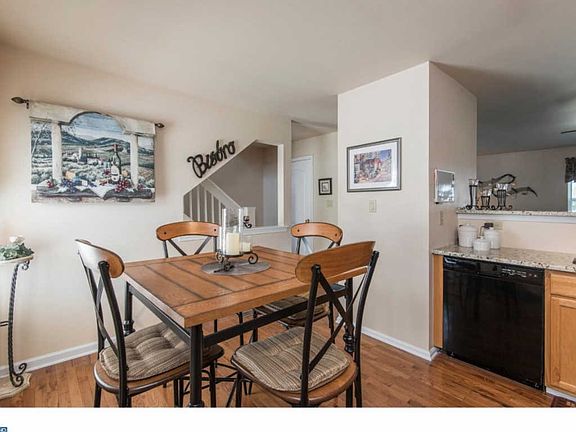 3rd image of 409 Tartan Dr