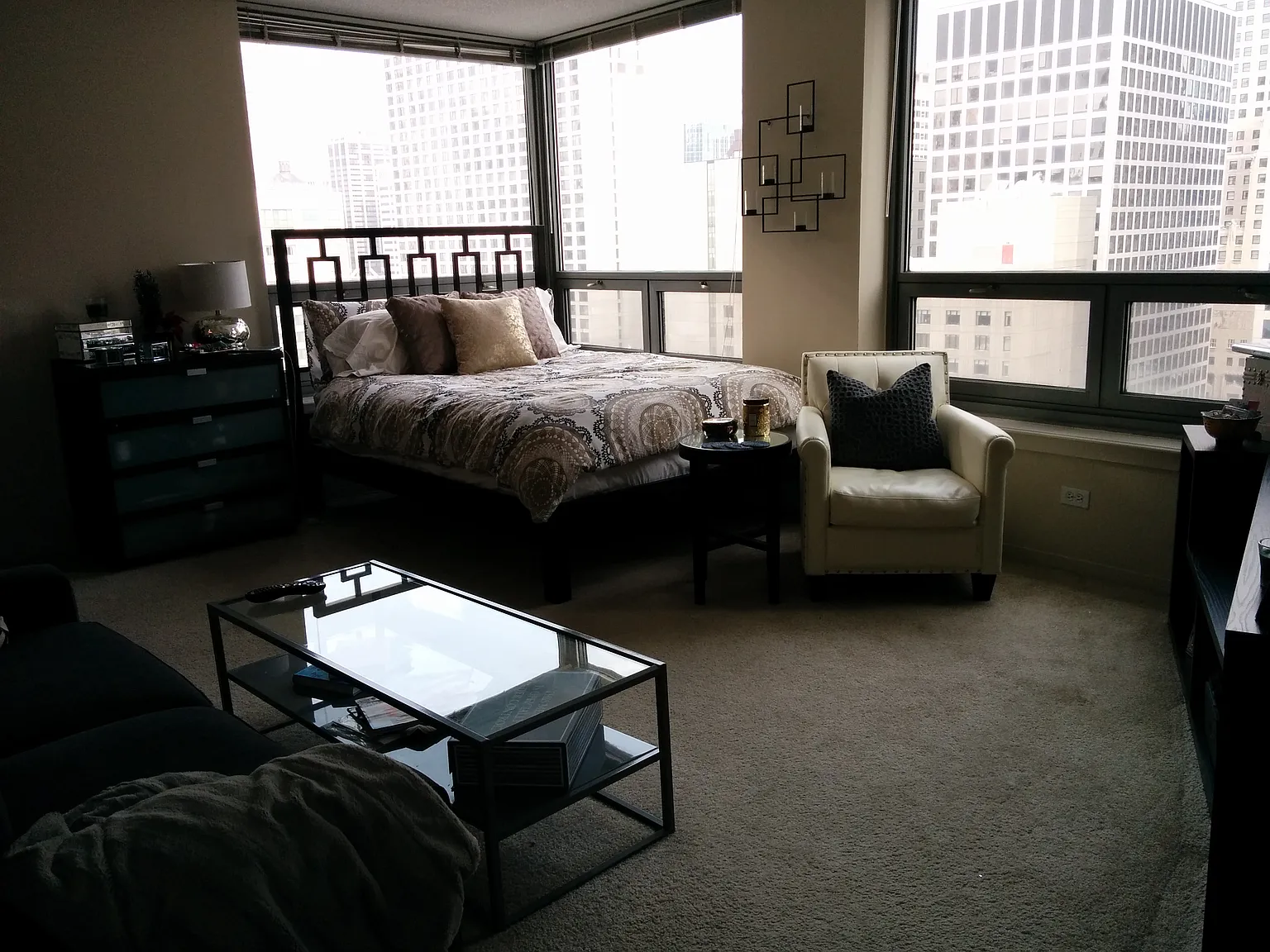 Corner studio w/d in unit, Great views! W/D in Unit! — Photo 2