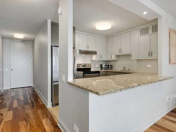 30 E Huron St APT 3105, Chicago, IL 60611