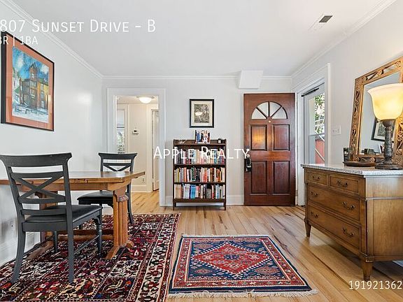5th image of 1807 Sunset Dr #B