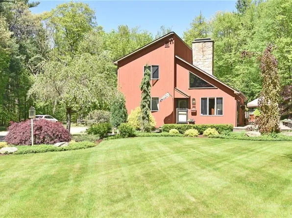 51 Raccoon Hill Rd, West Greenwich, RI 02817