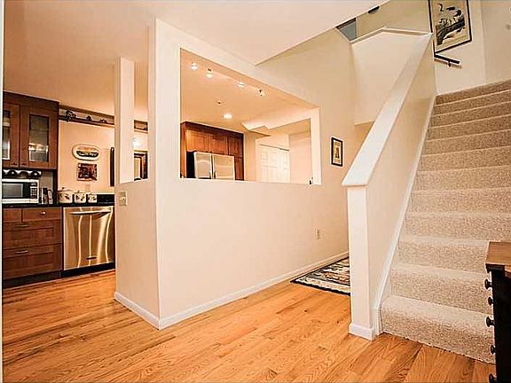 4th image of 267 N Farm Dr #267