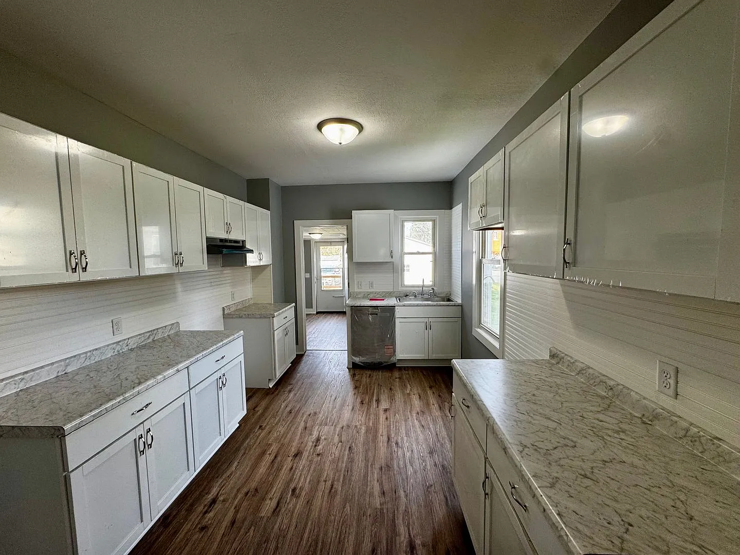 8 Bedroom, 2 Bathroom Home with 3-Car Garage Fully Updated! — Photo 2