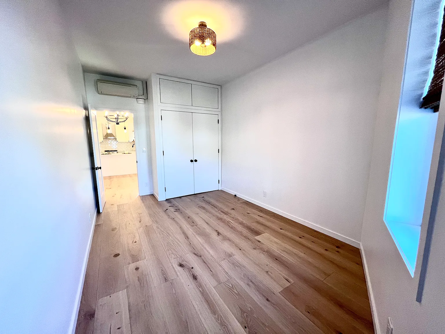 2 bed, 725 sqft, $4,200 — Photo 4