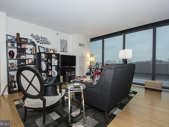 5th image of 2101 Market St Unit 807
