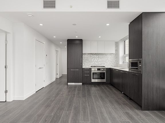 2nd image of 2425 Alpha Ave #407