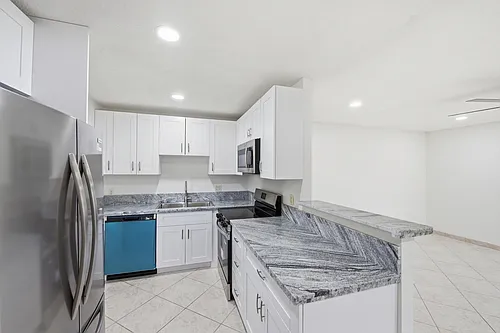 28 Seville Dr #B Photo 1