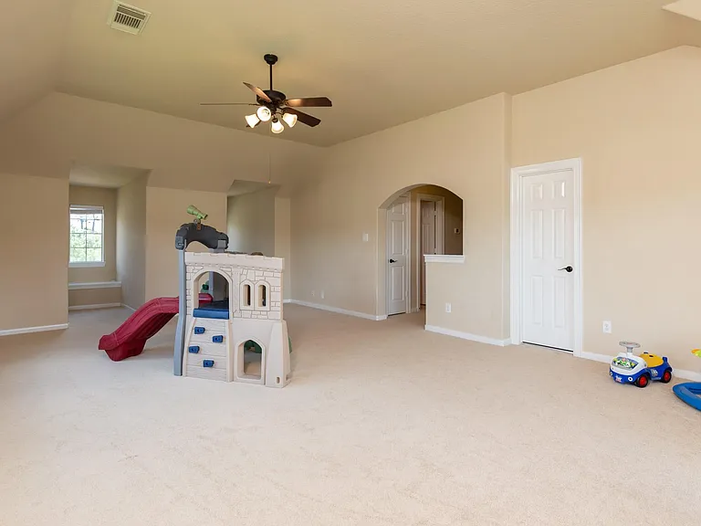 162 W Hullwood Ct — Photo 33