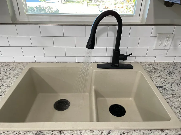 1402 E 12th St #5 — Photo 5