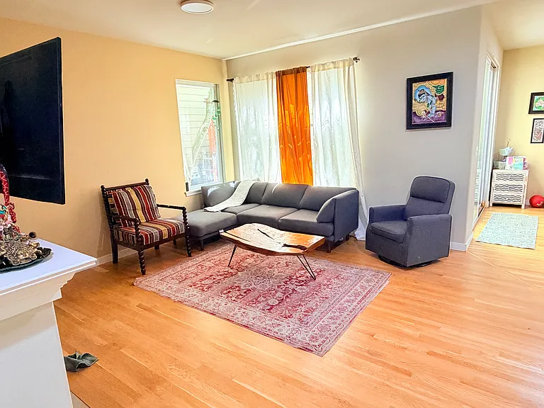1938 NE Killian Ln — Photo 9
