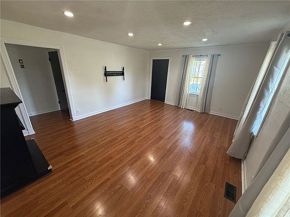 4th image of 132 S McConnell Ave