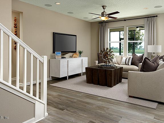 4th image of 477 GOLDENROD Drive