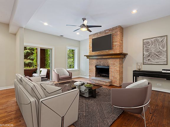 4th image of 3827 N Kenmore Ave #2N