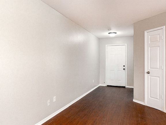 3rd image of 806 White Fields Way