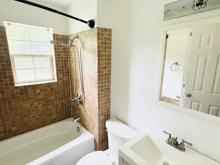 2129 Diane Dr — Photo 7