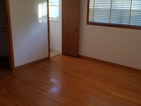 4th image of 701 Alyse St
