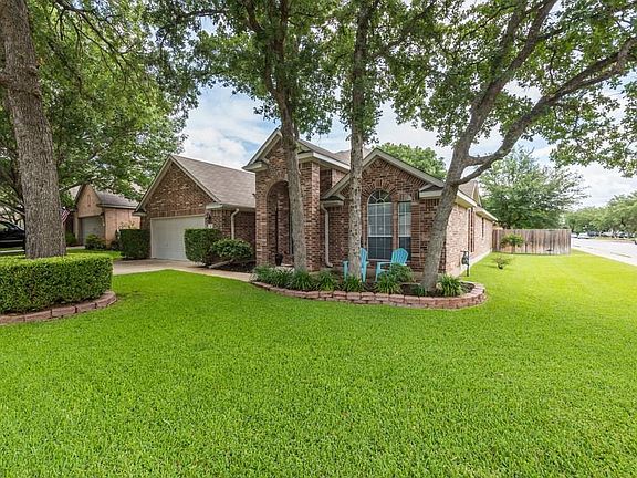 3rd image of 118 S Prize Oaks Dr