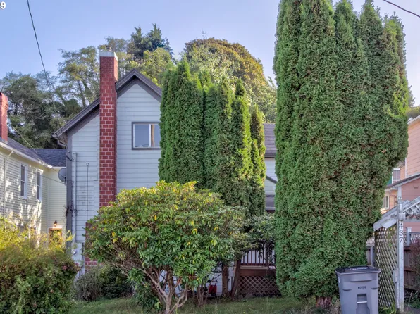 437 Bond St, Astoria, OR 97103
