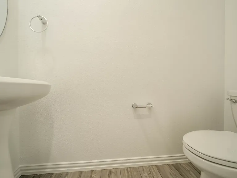 5929 Priory Dr — Photo 17