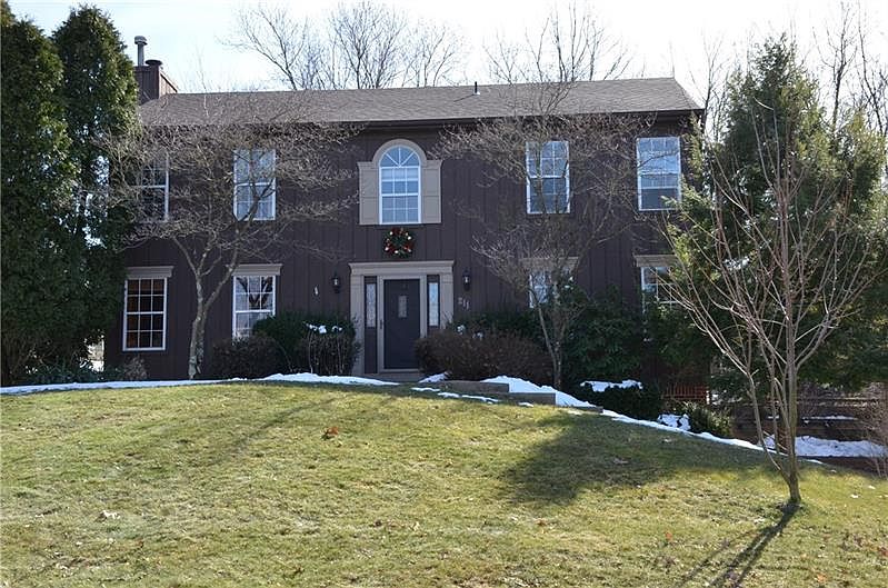 1st image of 211 Lafayette Dr