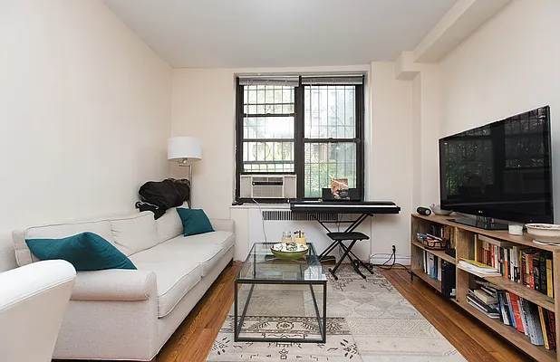 Rented by Emor Management Inc. | media 10