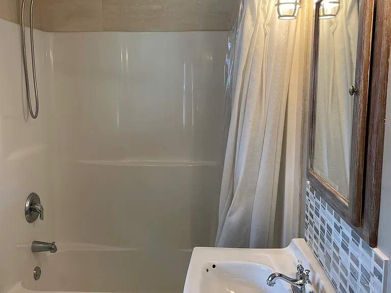 1246 16th Ave N #1 — Photo 7