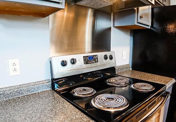 4th image of 1216 Cobblestone Ln