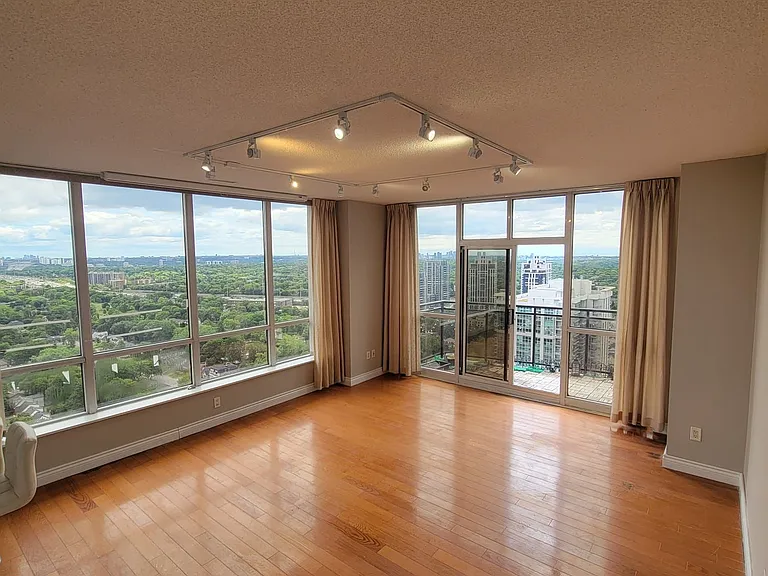 33 Sheppard Ave E #3202 — Photo 8