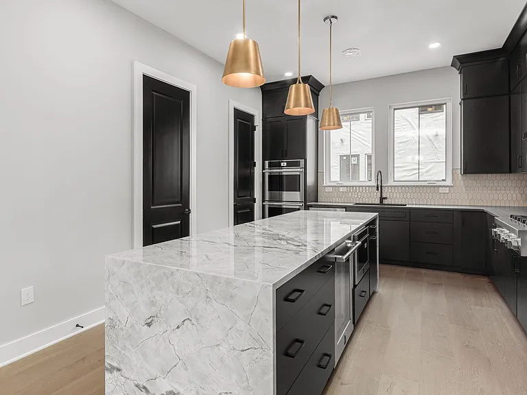 1247 Perry St — Photo 16