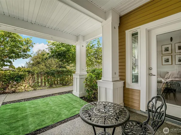 2970 SW Raymond Street #102, Seattle, WA 98126
