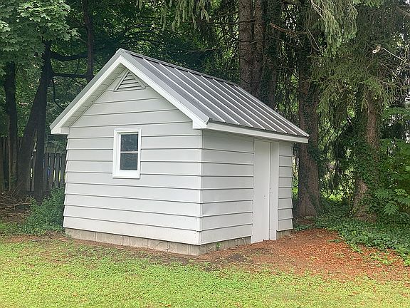 Storage shed/ concrete floor