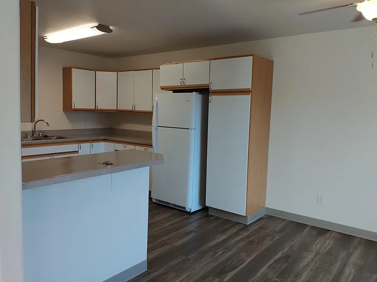 Creekview Apartments — Photo 6