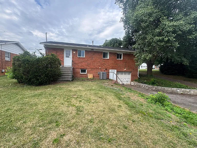 118 Richards Ave — Photo 1