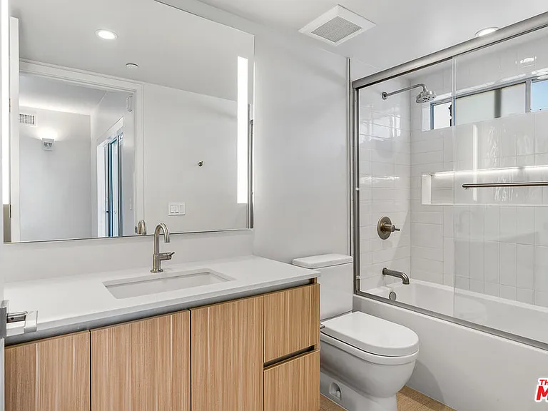11837 Mayfield Ave #302 — Photo 22
