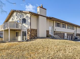 1082 Amble Dr, Shoreview, MN 55126