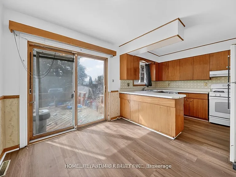 146 Oriole St — Photo 7