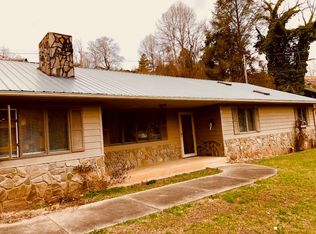 210 Whittier Depot St, Whittier, NC 28789