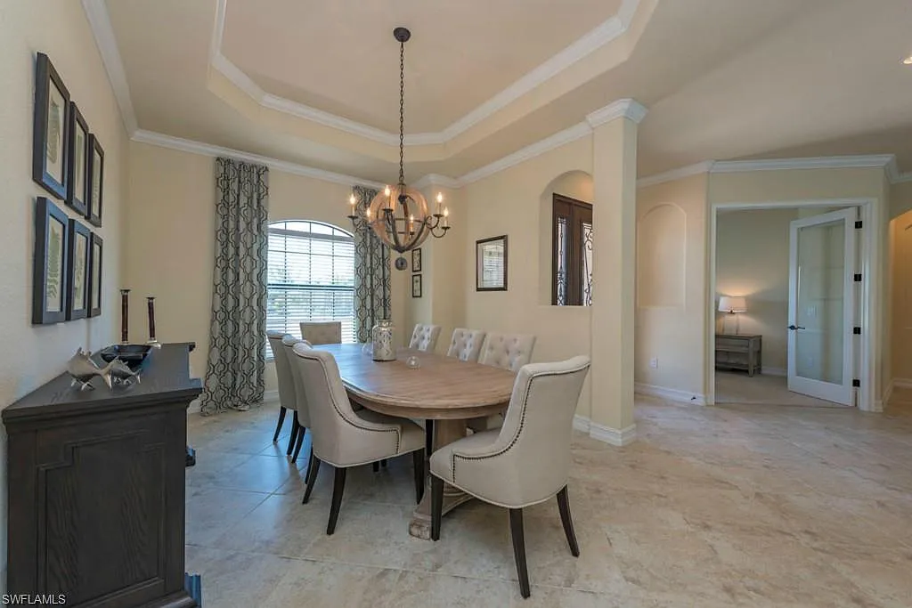 5 bed, 3.5 bath, 2900 sqft, $15,000 — Photo 2