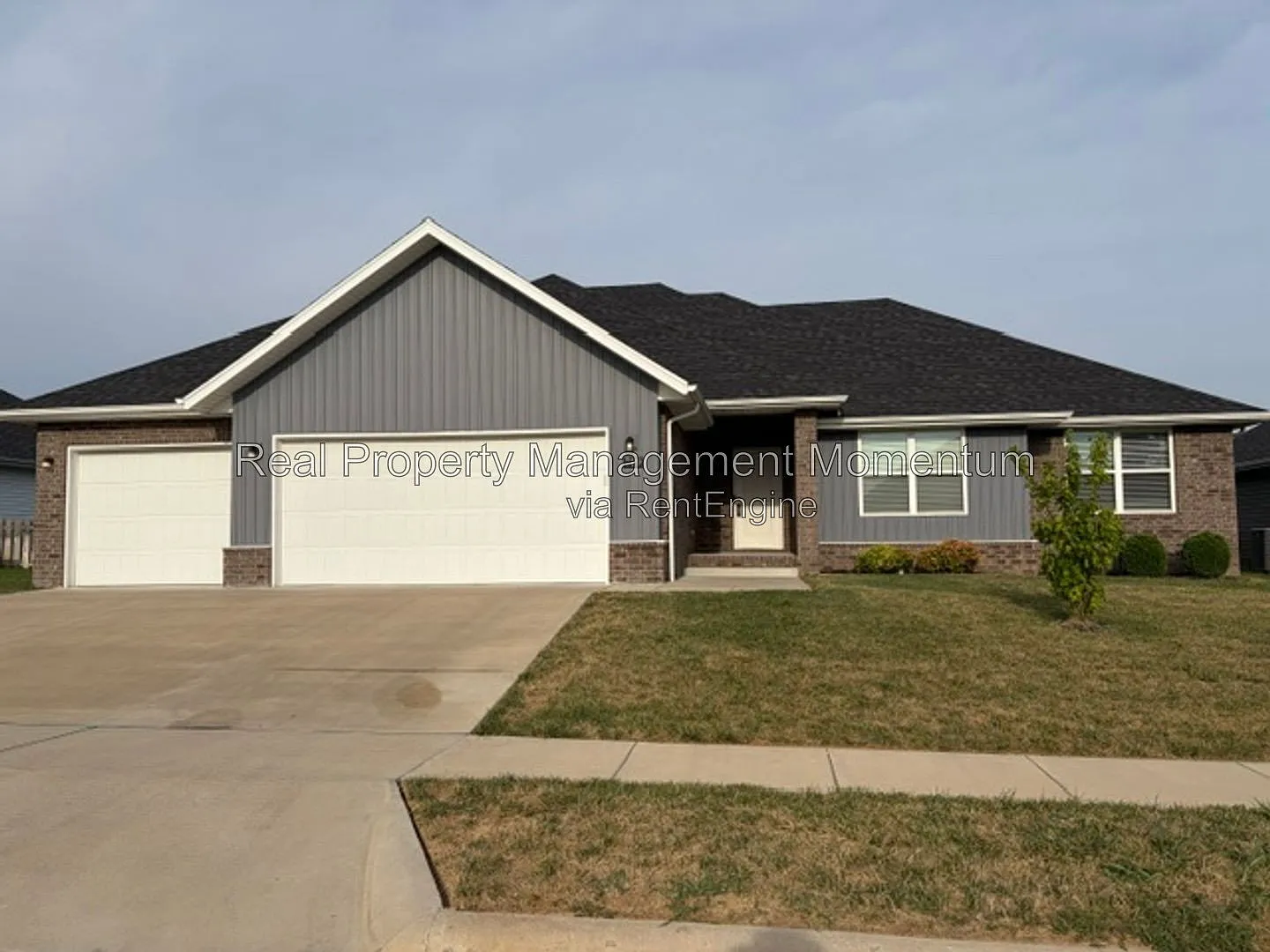 4 bed, 2.5 bath, 2100 sqft, $2,200 — Photo 2