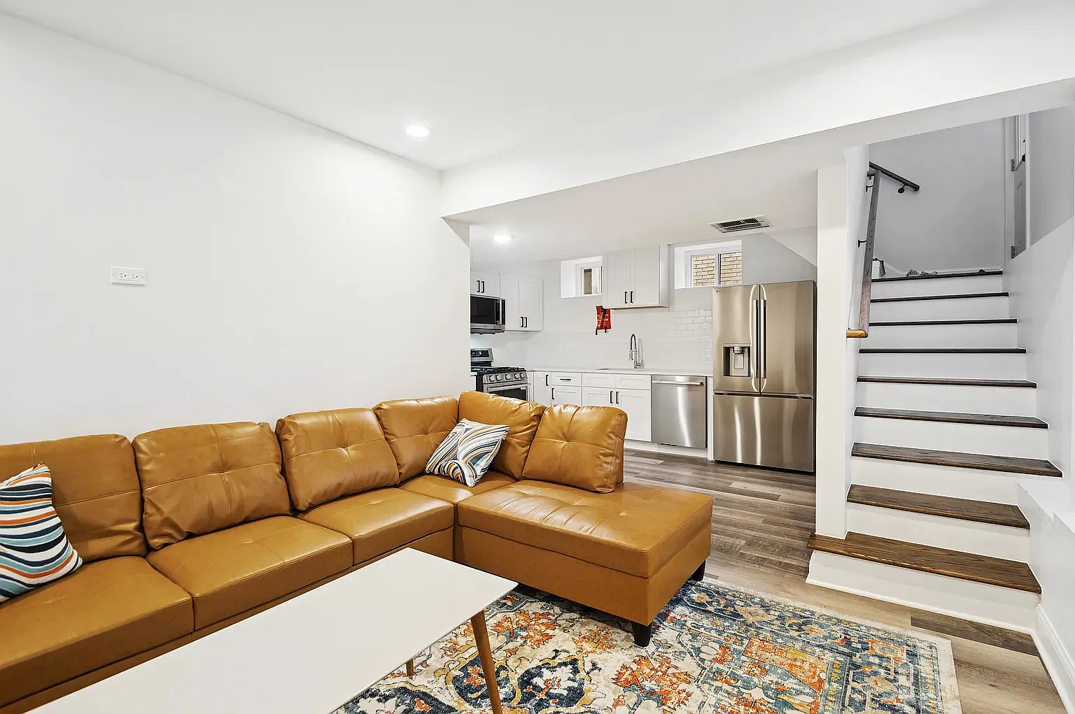 7 bed, 3443 sqft, $1,000 — Photo 3