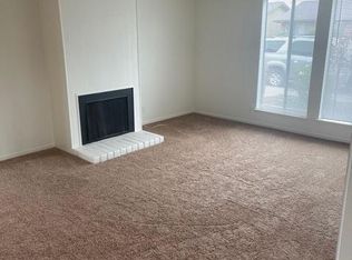 379 W Holland Ave #101, Clovis, CA 93612