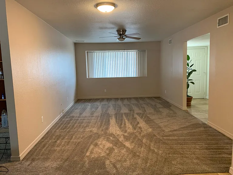 1556 E Glade Ave — Photo 4