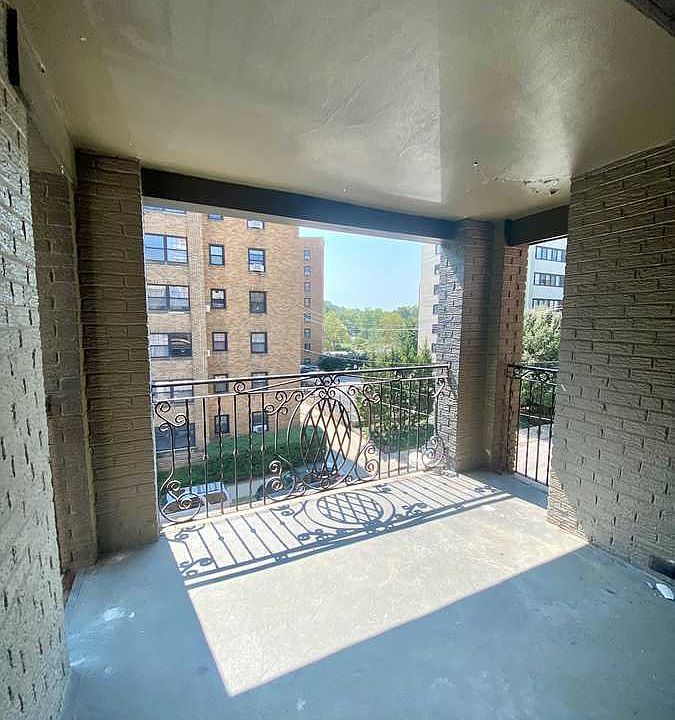 1st image of 710 W 48th St #302